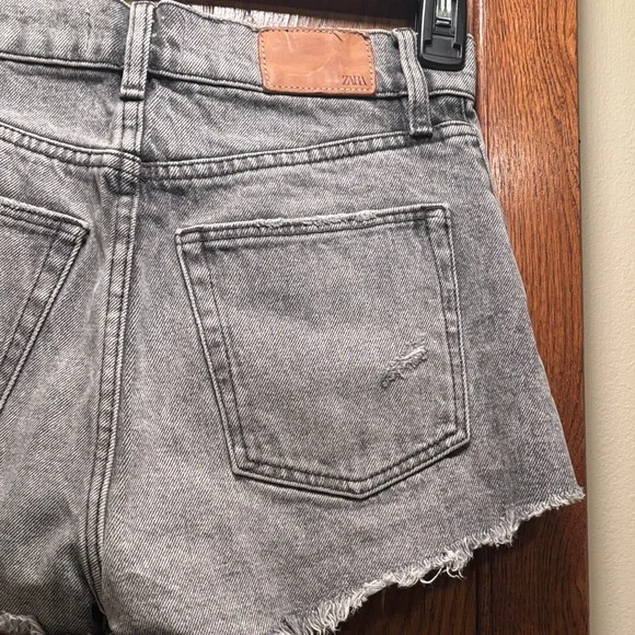 Zara Light Charcoal Denim Shorts with pockets - size 0 - Picture 8 of 11